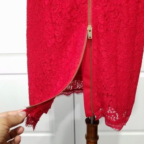 Red lace sheath dress - Picture 5 of 11